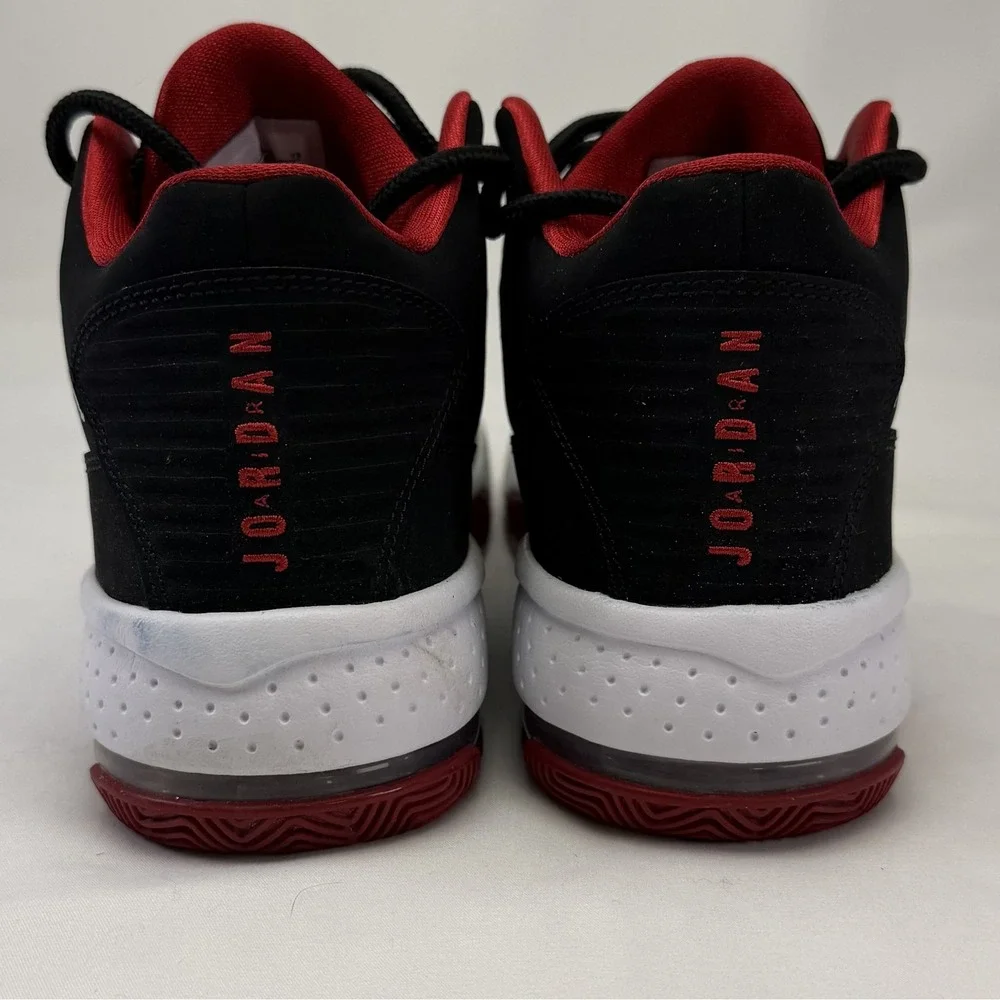 Nike Air Jordan Max Aura 2 Black Gym‎ Red White CN8094-016 Size 5.5Y